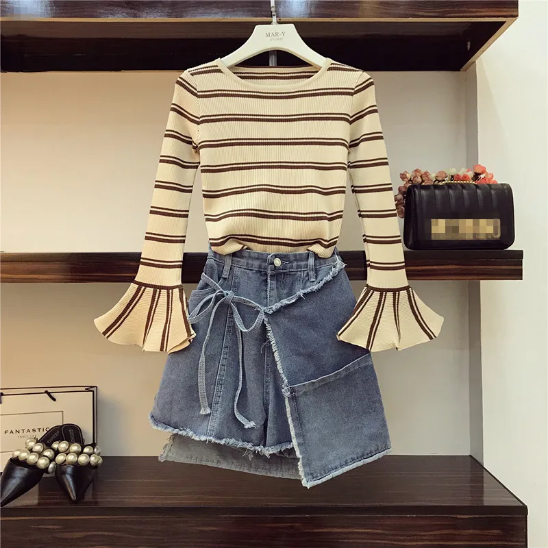 

Трикотажные топы и джинсовая юбка, комплекты из 2 предметов, Новинка весна-осень 2020, свитер в полоску с расклешенным рукавом и юбка Асимметри...