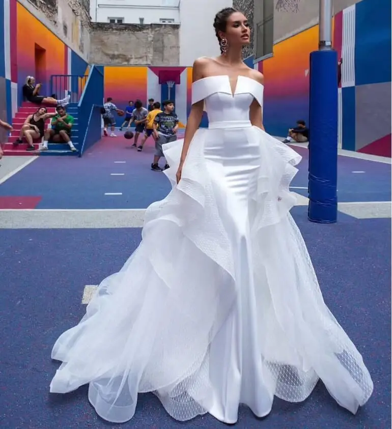 Женское длинное платье с оборками Белое Облегающее вечернее открытыми плечами