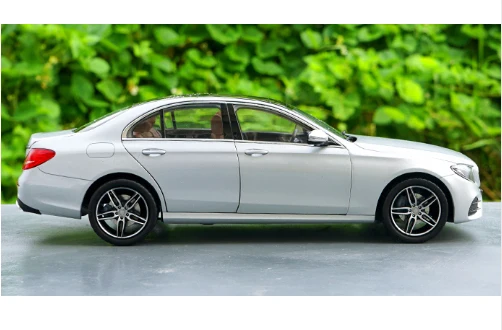 Серебристый 1:18 Масштаб E-Class E-Klasse Limousine усовершенствованная модель автомобиля из сплава литая металлическая модель игрушечного автомобиля игрушки для мальчиков Коллекция подарков - Цвет: Серебристый