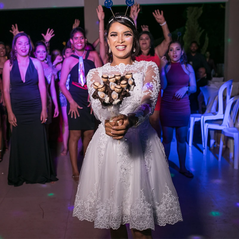 

A-Line 2019 Detachable train Lace Appliques Pearls Bridal Gowns Vestido De Novias Vestidos de Noiva