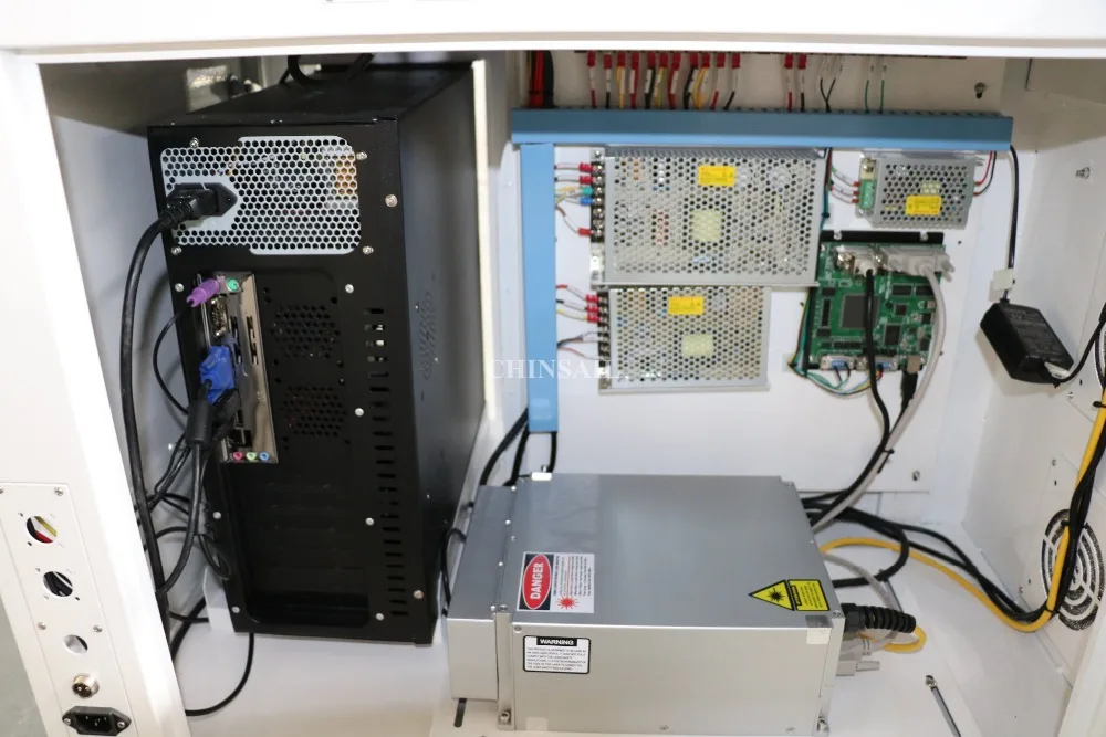 Отличительная лазерная маркировочная машина CAS для пластика 20 Вт 30 продажи |