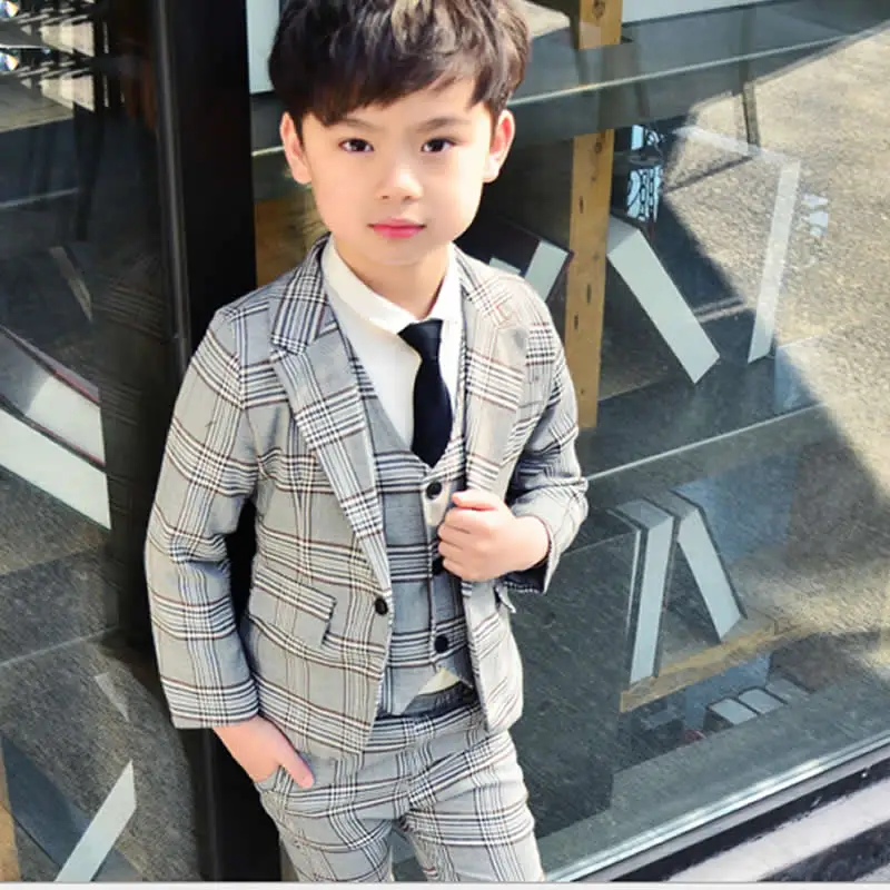 Костюм для мальчика весенне-летний костюм из трех предметов клетчатый