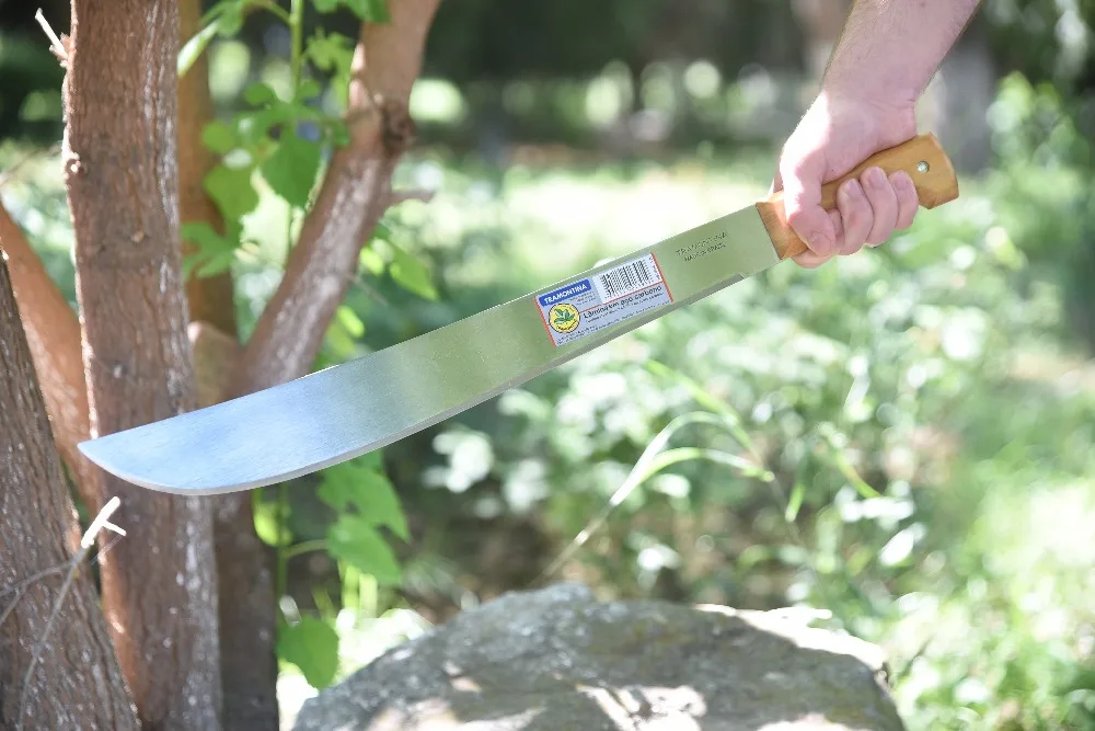 Мачете садовый инструмент с деревянной ручкой на открытом воздухе нож из
