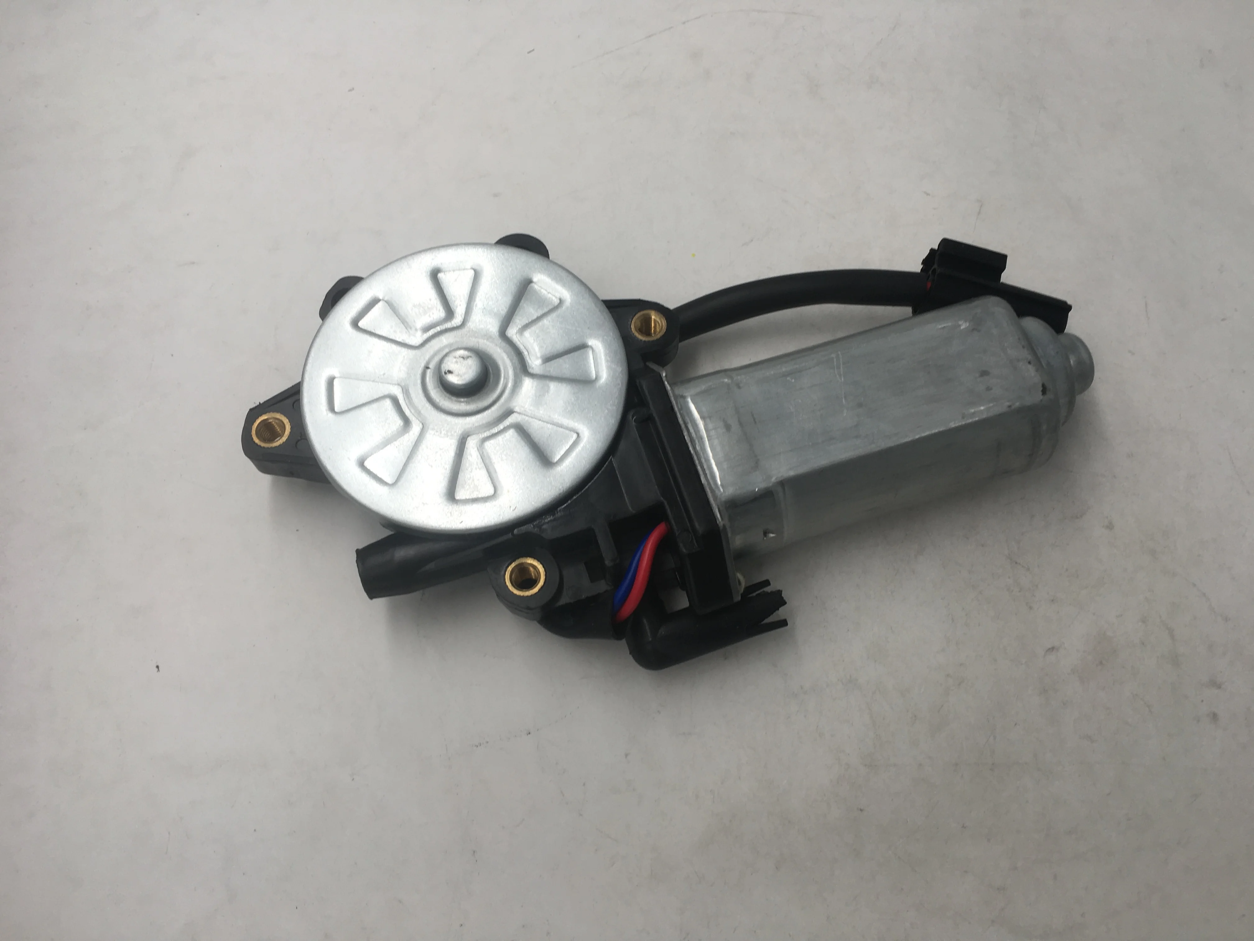 for LAND ROVER DISCOVERY 2 TD5 V8 NEW FRONT RHS ELECTRIC WINDOW MOTOR O/S CUR100440