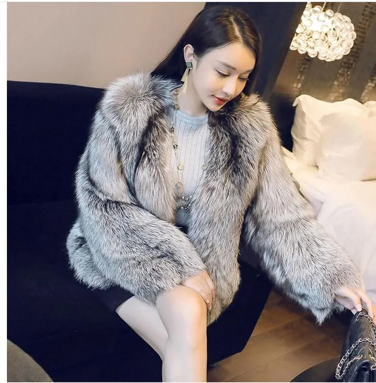 Женская короткая приталенная куртка из искусственного меха с круглым вырезом|fur