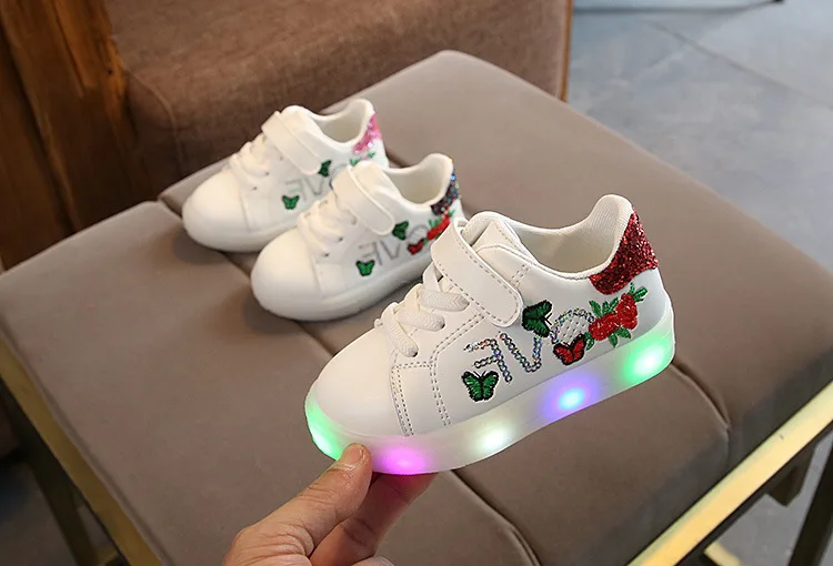 Новое поступление детская led обувь для мальчиков девочек Schoenen дети обувь Enfant светящиеся кроссовки с светильник подошва