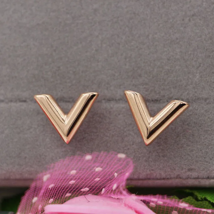 

Fashion jewelry accessories, three-dimensional v-shaped earrings, titanium steel rose gold earrings jewelry wholesale