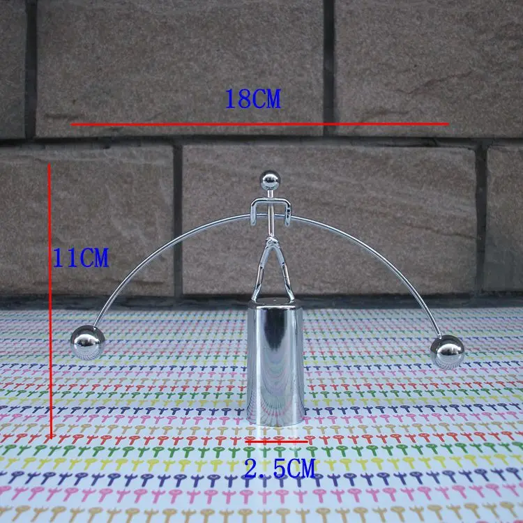 Новинка 2017 небольшое украшение для рабочего стола Балансирующий шар качели