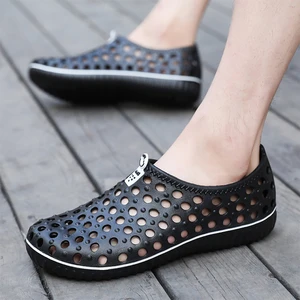 Мужские сандалии; Новинка 2022 года; Летняя обувь; Мягкие пляжные сандалии; Повседневные сандалии с закрытым носком; Мужская обувь с перфорацией; Размеры 39 - 44