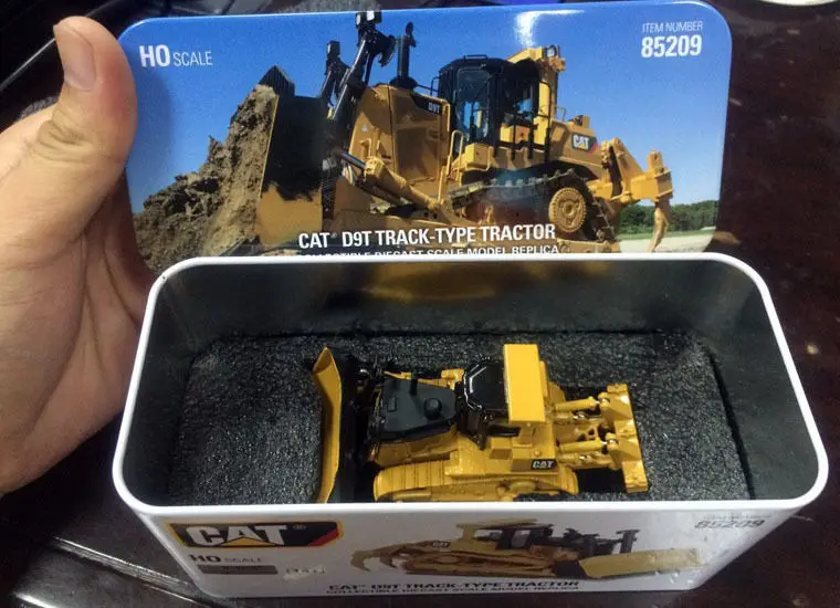 

Cat D9T Track-Type Tractor - HO Scale 1:87 Scale DieCast Masters Model New in Box #85209
