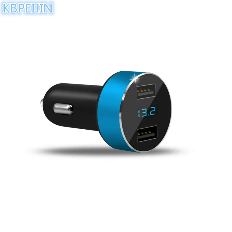 Автомобильное умное зарядное устройство с двумя USB портами и цифровым