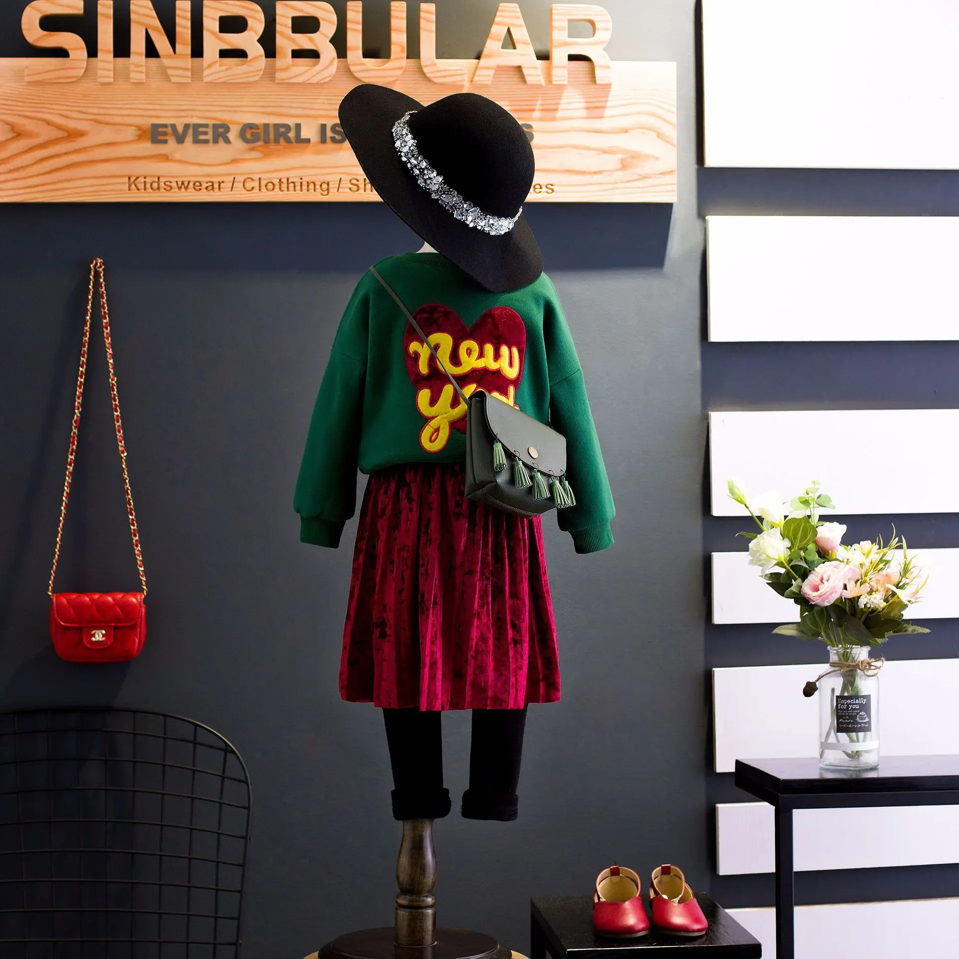 Комплект одежды для маленьких девочек из 2 предметов пуловер с принтом сердечек и