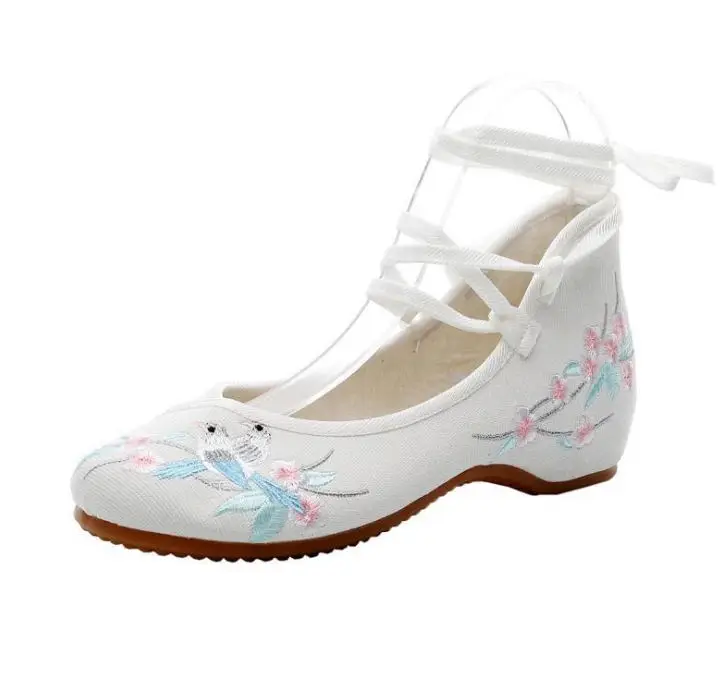 2020 new Red White Beijing embroidered shoes Low Heel women's dance Hanfu shoes