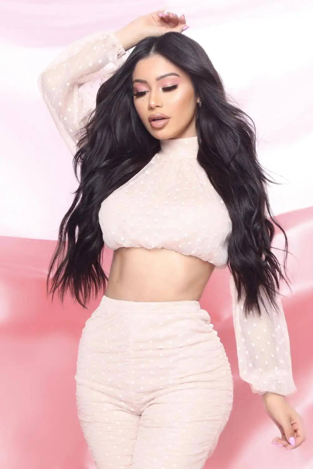 Топ в горошек с высоким воротником и короткими рукавами. Сексуальный костюм из