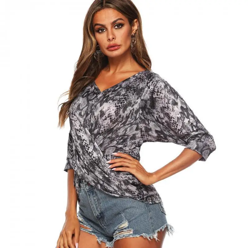 Футболка женская с леопардовым принтом летняя футболка треугольным вырезом и