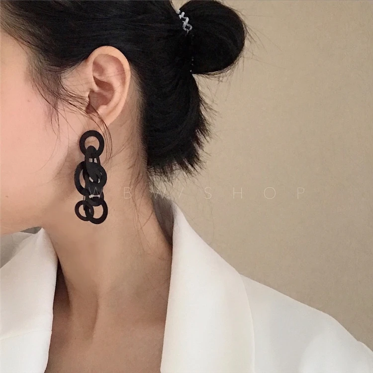 Женские серьги пусеты вязанный круг из смолы для вечеринок в стиле панк черного