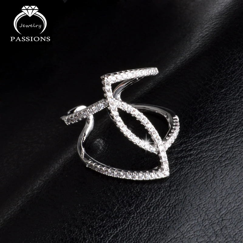 Кольцо из серебра 925 пробы с фианитами регулируемое гибкое | Украшения и