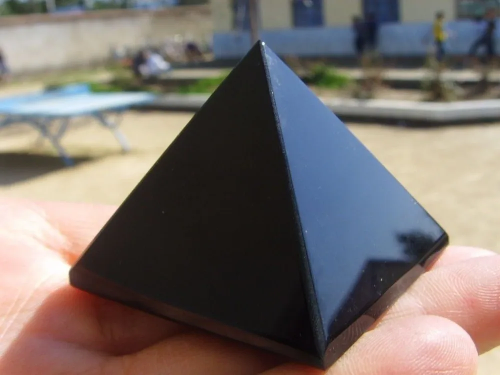 

50- 55g NATURAL OBSIDIAN POLISHED CRYSTAL PYRAMID