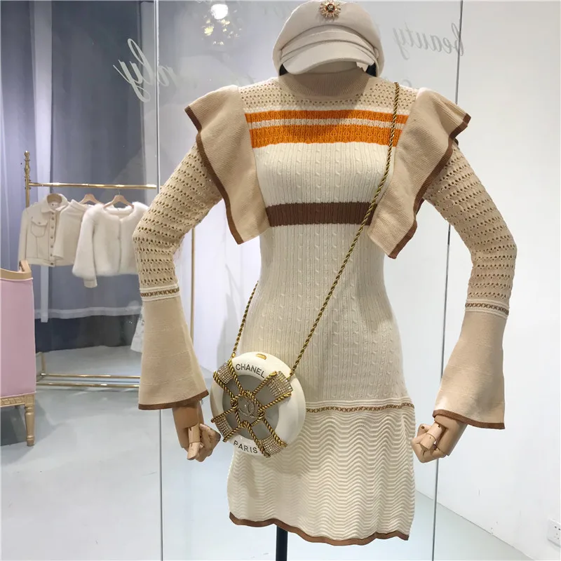 ALPHALMODA осенне-зимнее платье 2018 с расклешенными рукавами и оборками модное