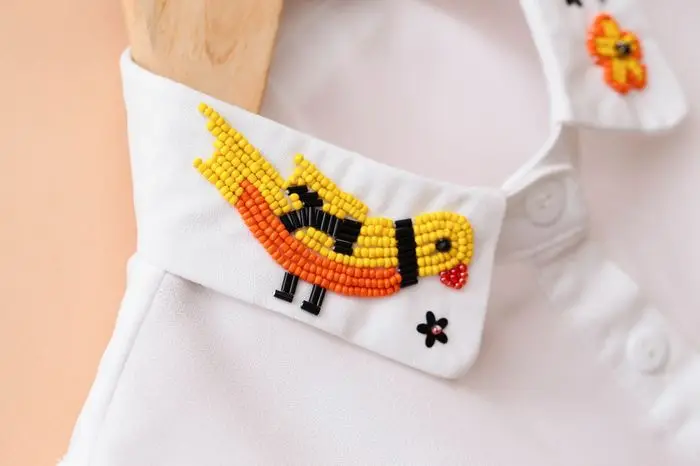 Милая блузка с отложным воротником и отстегивающимся в стиле Питера Пэна