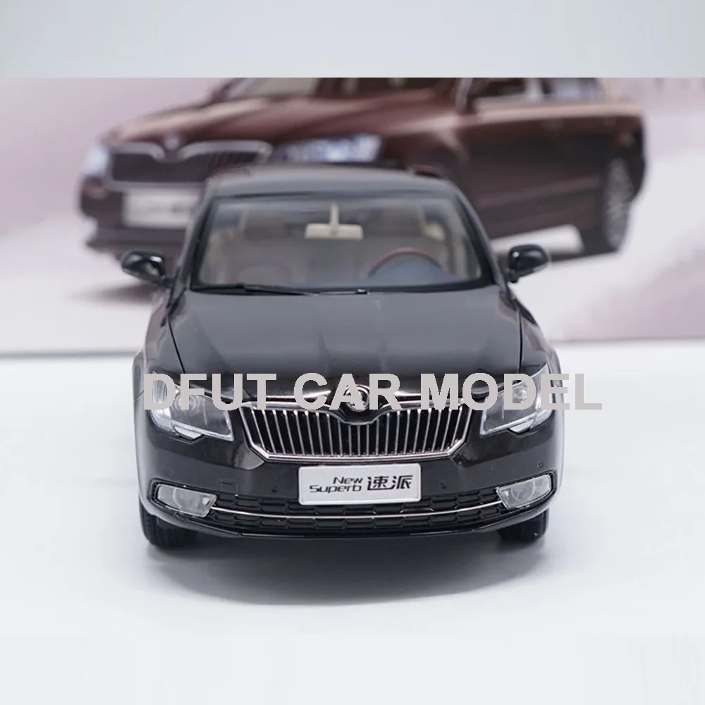 Игрушечный автомобиль из 1:18 сплава, новая превосходная модель автомобиля, детские игрушечные машинки, оригинальные авторизованные Аутентичные детские игрушки