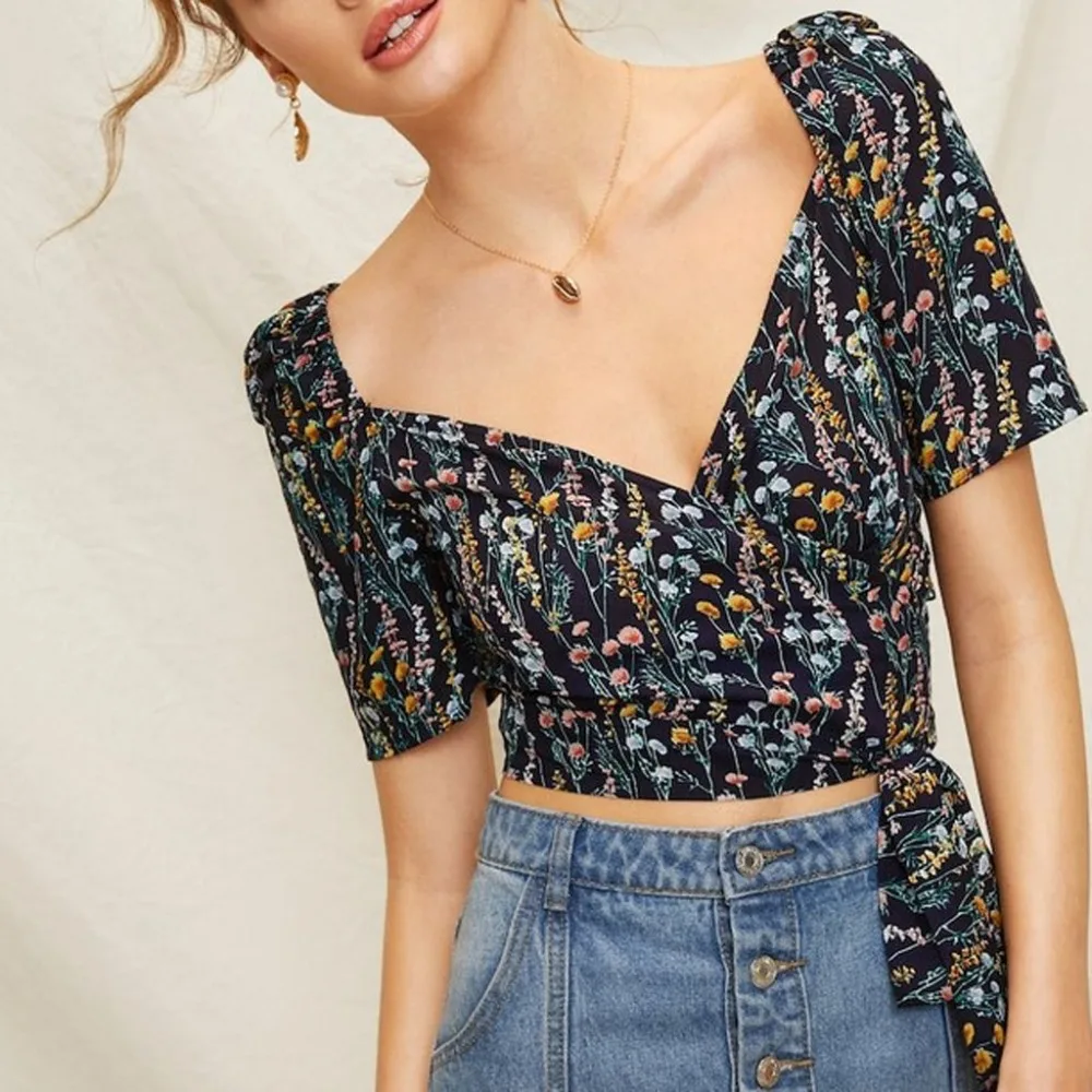 Блузка женская с цветочным принтом Черная | Женская одежда
