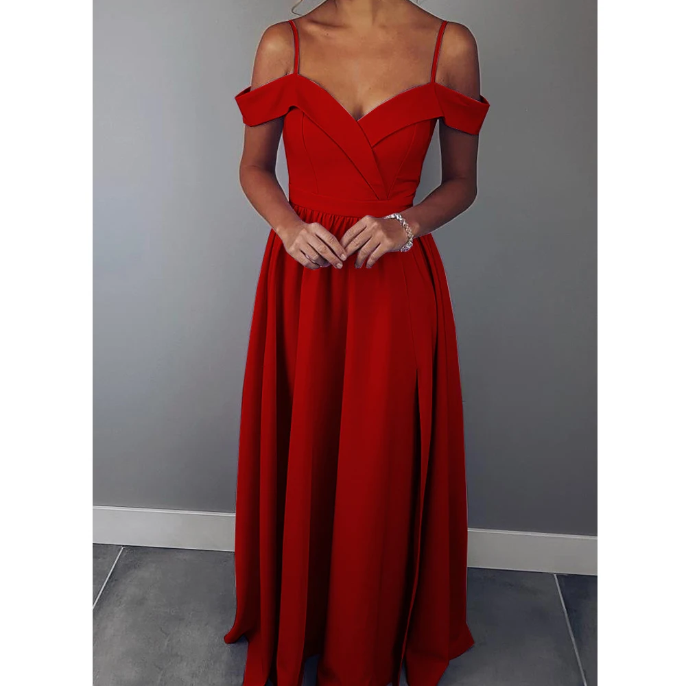 Женский комбинезон на бретельках с v-образным вырезом оборками и открытой спиной