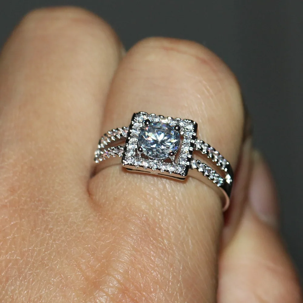 Женское Винтажное кольцо с фианитом обручальное имитацией под белое золото 10