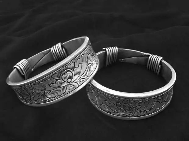 

China 100% Handmade Miao Silver Ornaments Hand-carved Double Peak Peony Flower Bracelet Free Shipping Multi-style