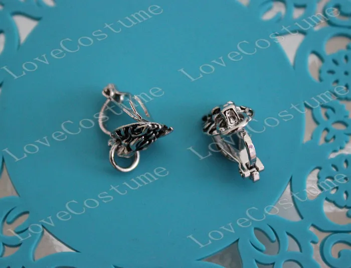 Серьги-гвоздики с волком и для косплея Клода |