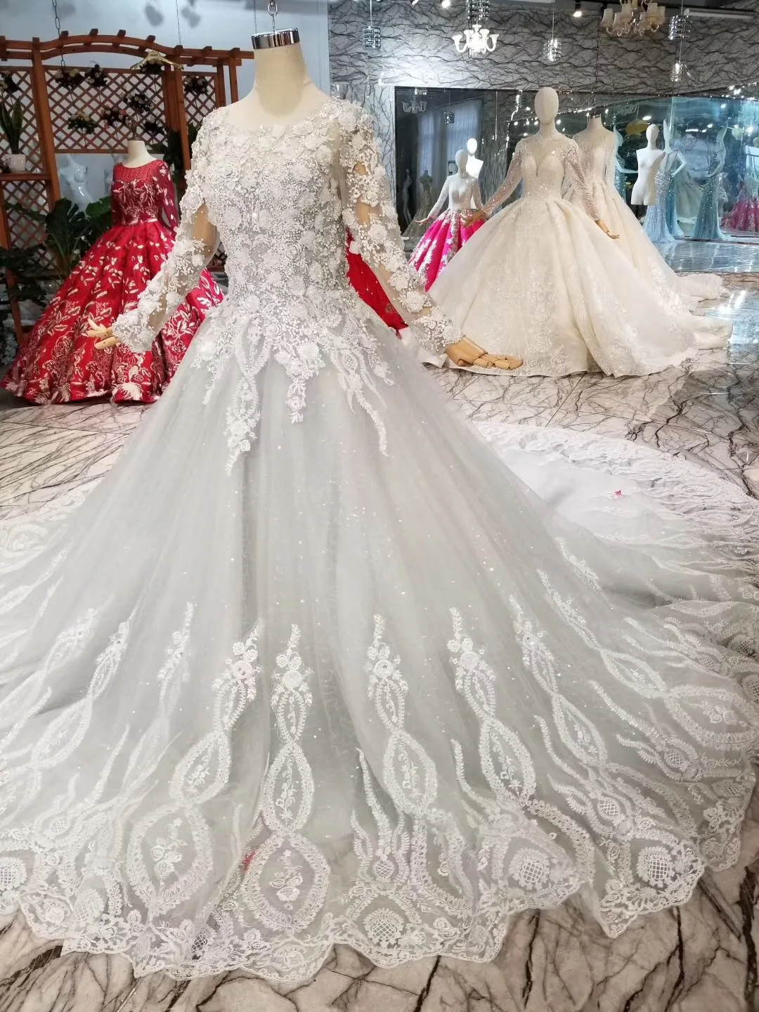 Свадебное платье с длинным рукавом серое кружевное аппликацией свадебное