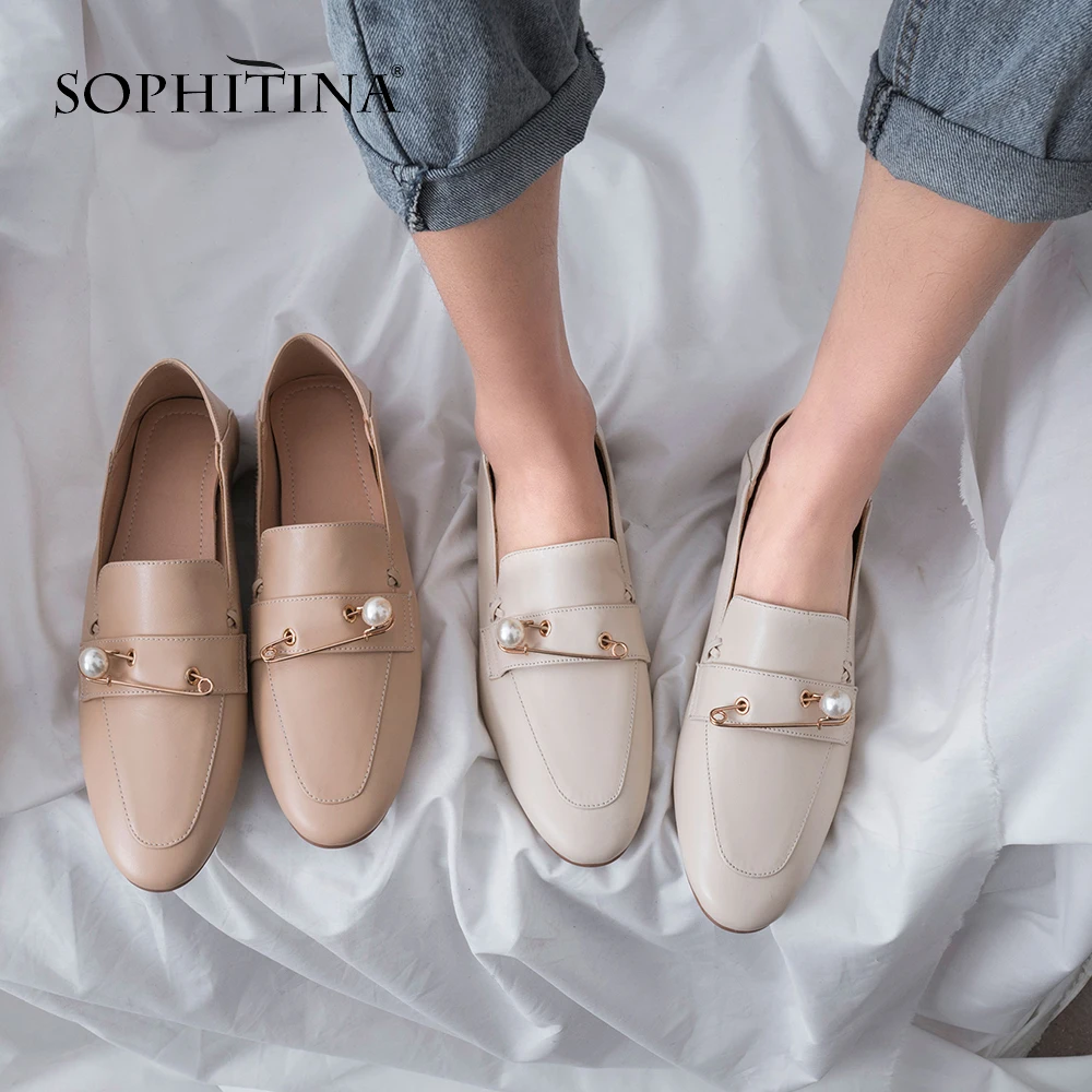 SOPHITINA/Новинка года; однотонная классическая женская обувь из коровьей кожи высокого качества на плоской подошве с круглым носком; обувь без застежки в деловом стиле с украшением из жемчуга; PO36