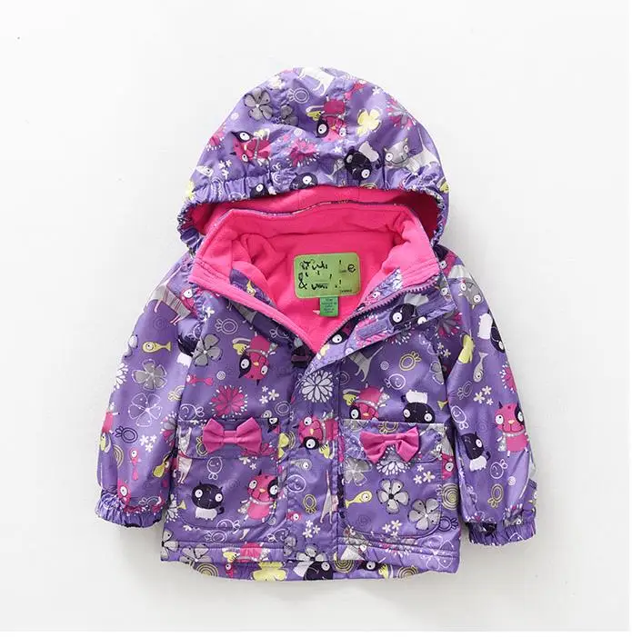 Girl's fashion trench coat |