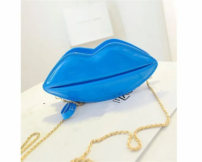 Женская сумка-мессенджер с цепочкой в стиле хип-хоп от известного бренда