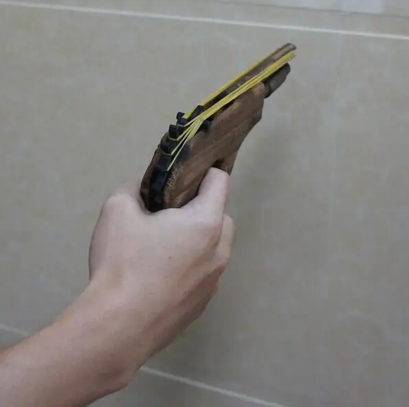 Технические игрушечные пистолеты 2015 деревянные резиновые пулеметы оружие