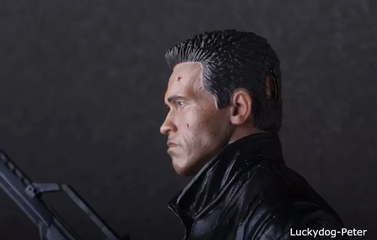 Фигурка Terminator 1/6 scale окрашенная фигура с двумя пистолетами битва повреждена. T800