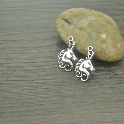 Серебряные браслеты с подвеской в виде головы лошади