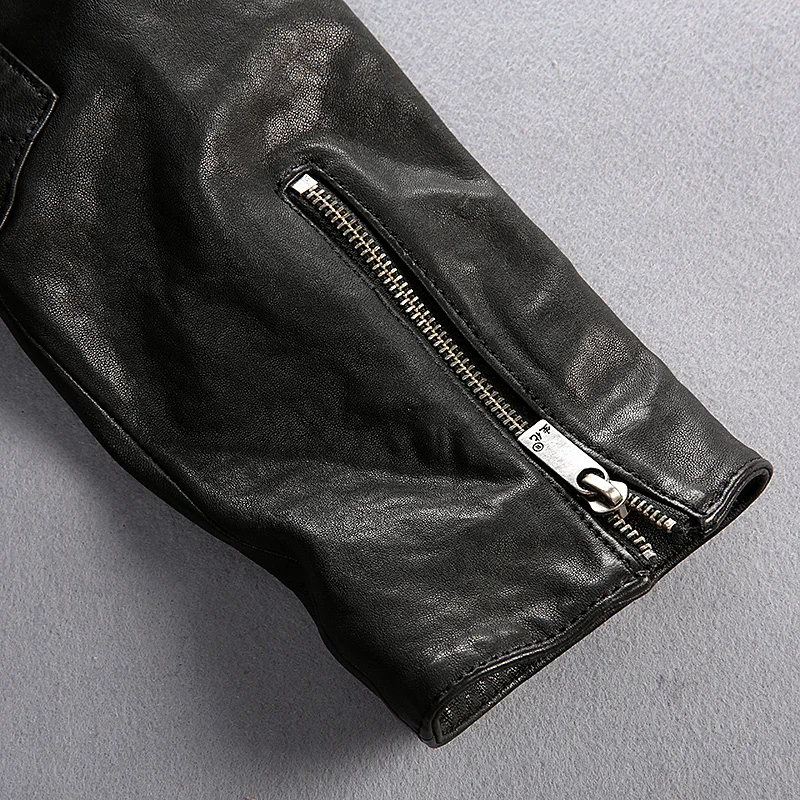 Мужская мотоциклетная кожаная куртка черная приталенная байкерская из козы с