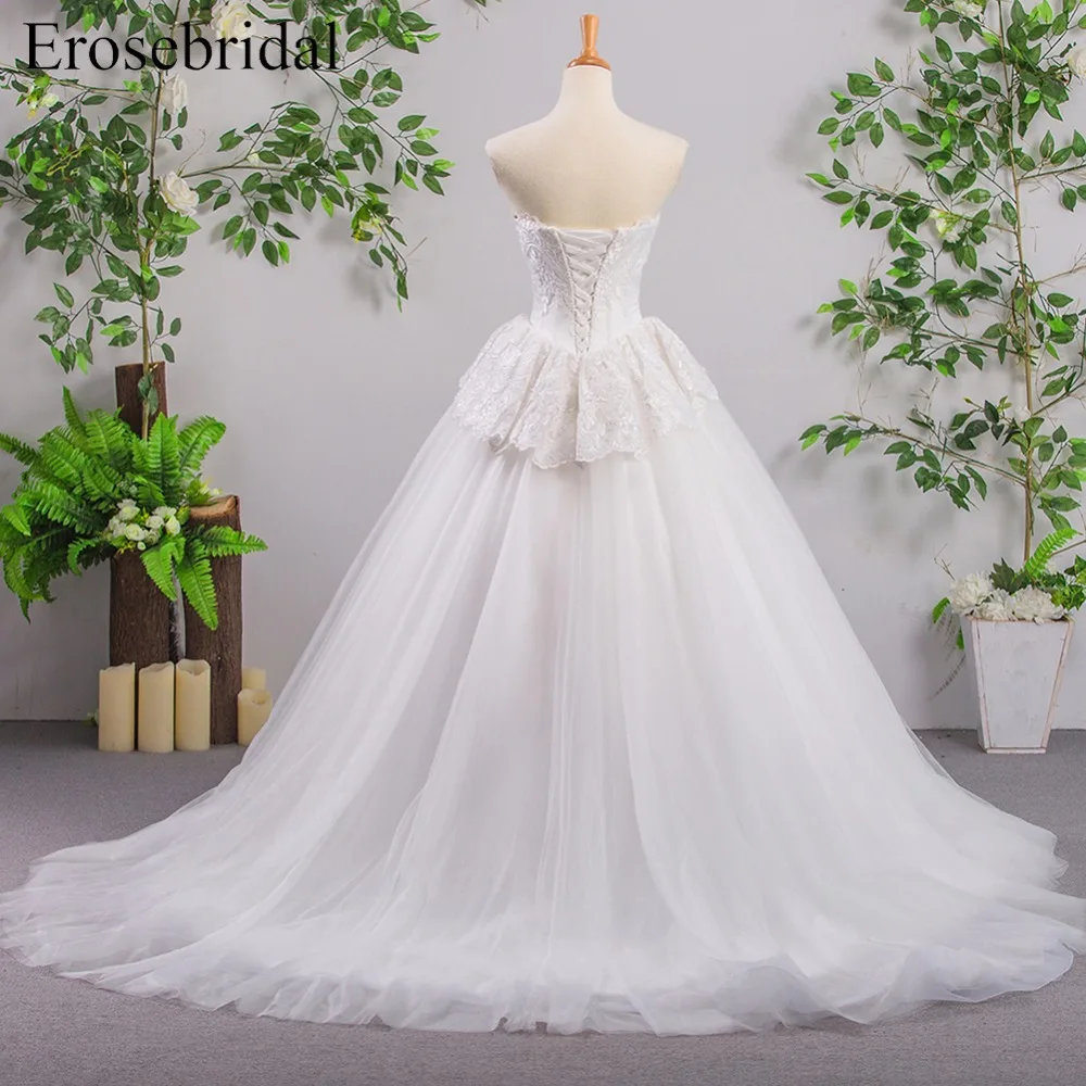 Милое бальное платье свадебное с аппликацией на шнуровке сзади со шлейфом без