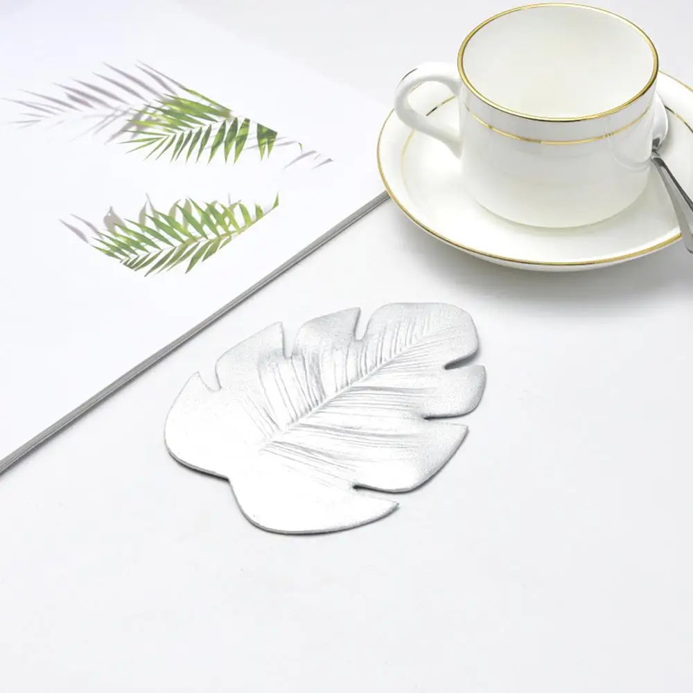 New Brand Fake Palm Leaves Table Placemat Cup Coaster Tea Table Mat Hawaii Wedding Table Decoration Summer Party Insulated Pad