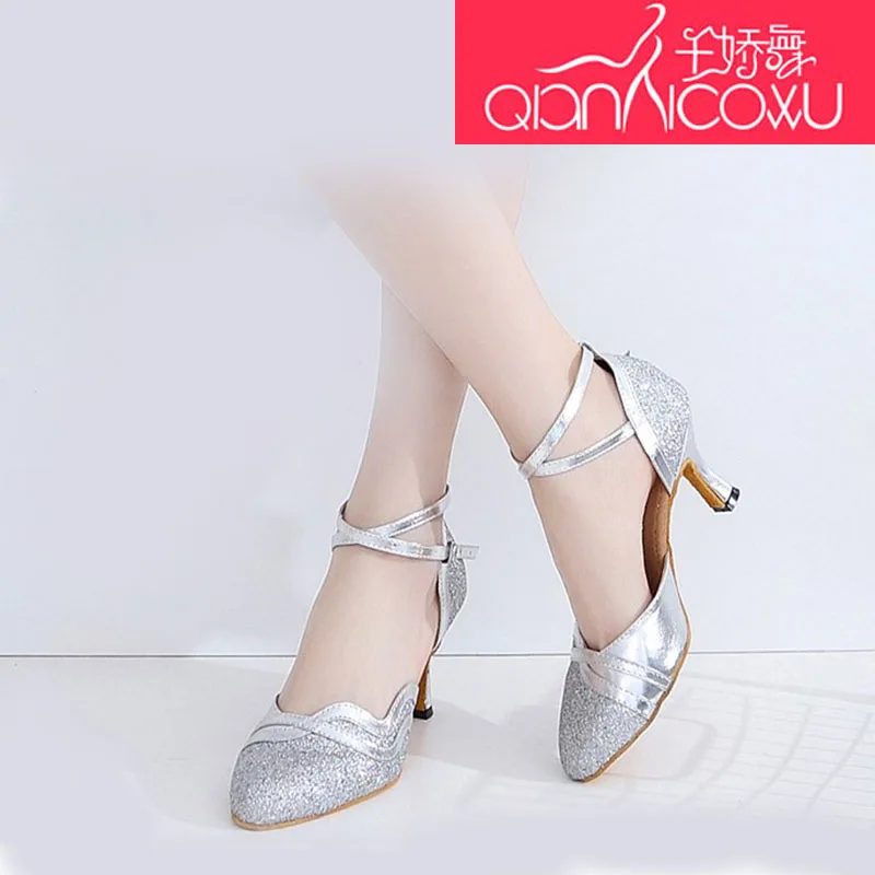 silver heel 7110 7.5 Женские блестящие золотистые танцевальные туфли для латинских танцев; женские туфли для взрослых; сезон весна-лето; Baotou friendly; Квадратные танцевальные босоножки; мягкая подошва; Высокий каблук; 7110 - Цвет: silver heel 7110 7.5