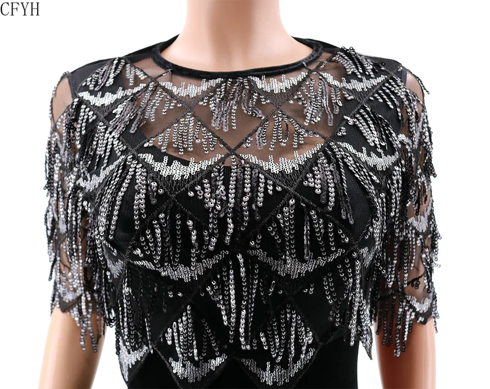 Элегантное стильное черное платье средней длины с круглым вырезом и бахромой