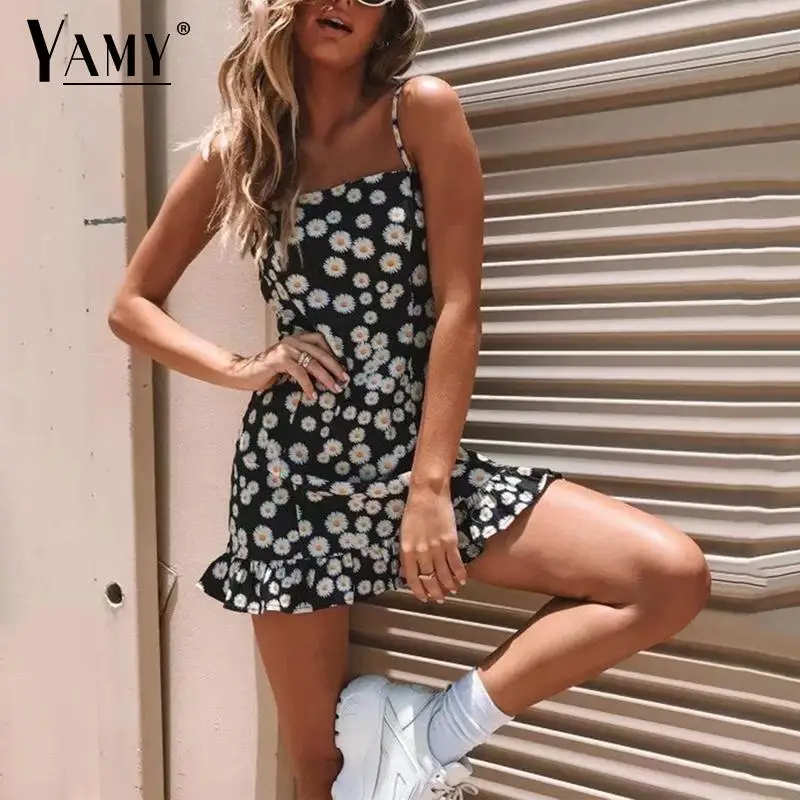 Женское винтажное мини платье в стиле бохо повседневное белое с цветочным