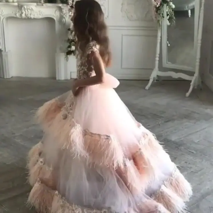 Женское свадебное платье с рюшами перьями и 3D аппликацией цветочным рисунком по