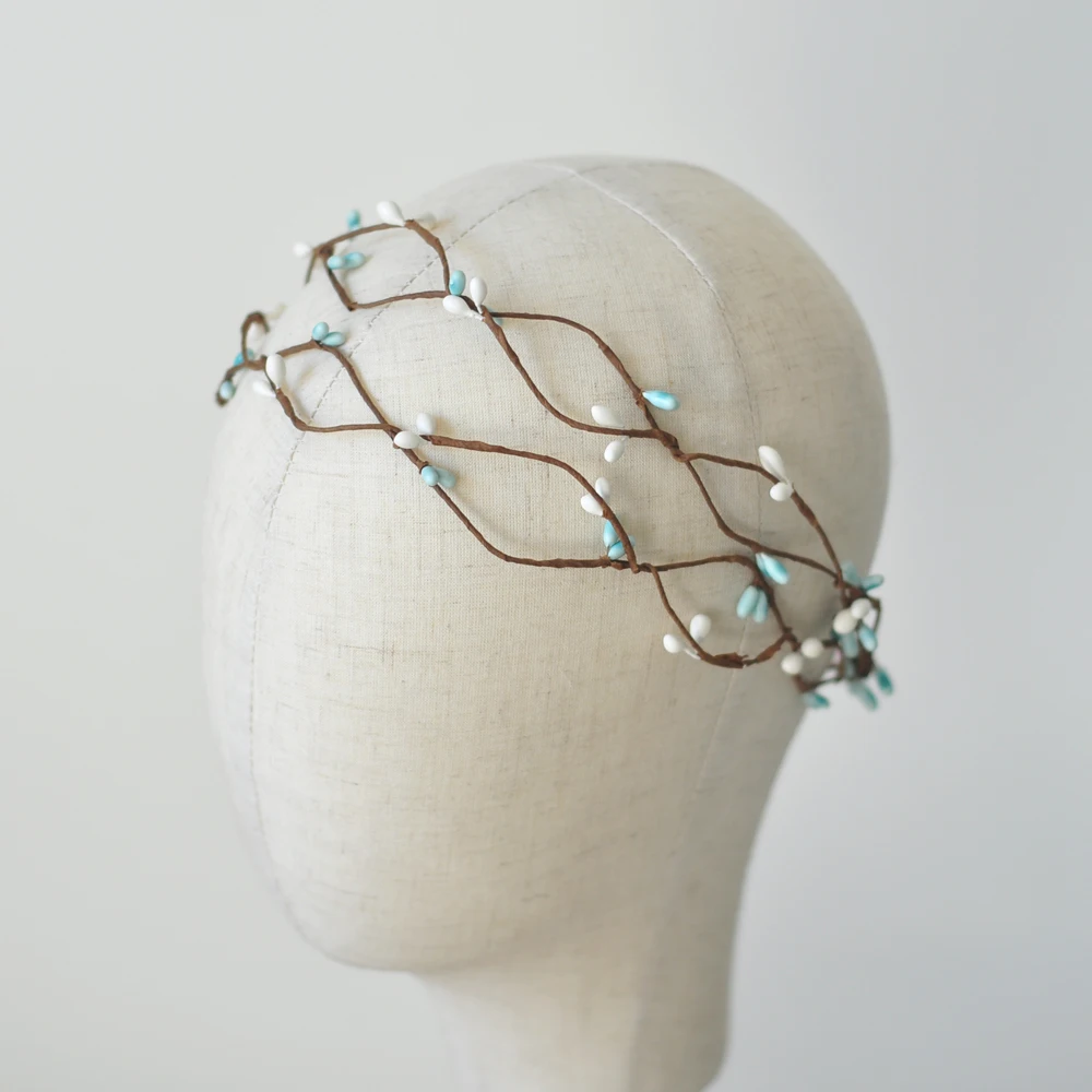 

2020 6PCs Wholesale Handmade Hair Bands Rustic Double Layer White and Baby Blue pip berries Flower Crown Wedding Props
