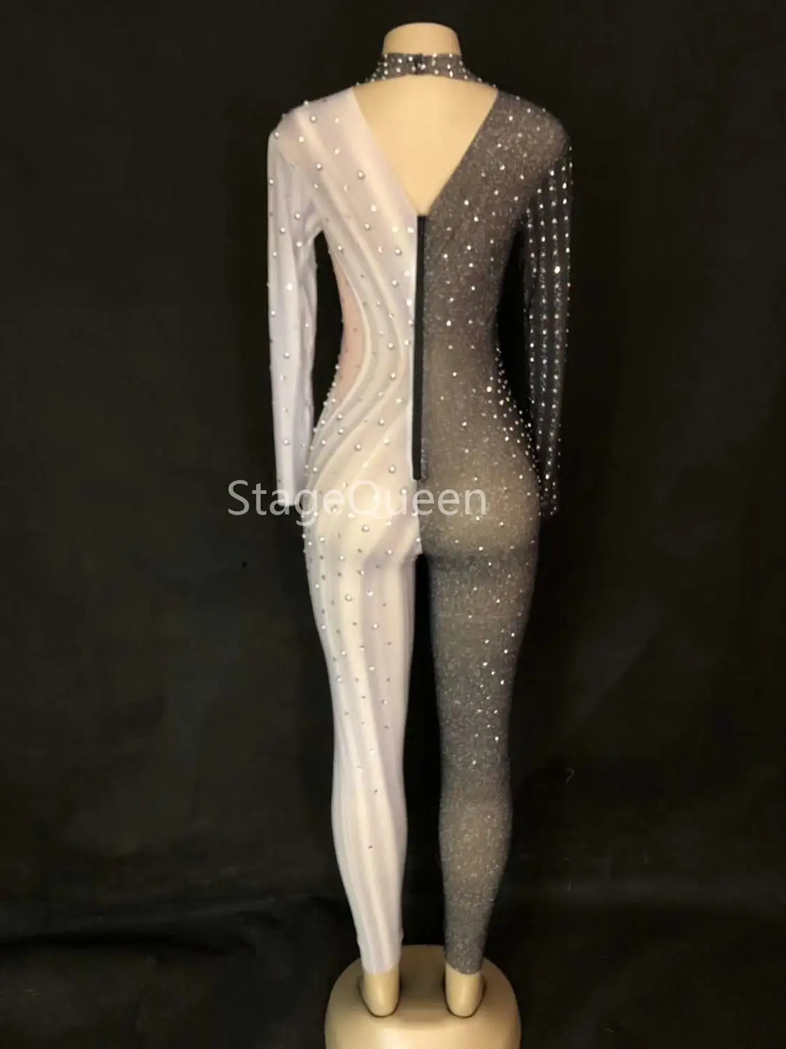 Женский комбинезон с блестящими кристаллами черный/белый из сетчатой пряжи