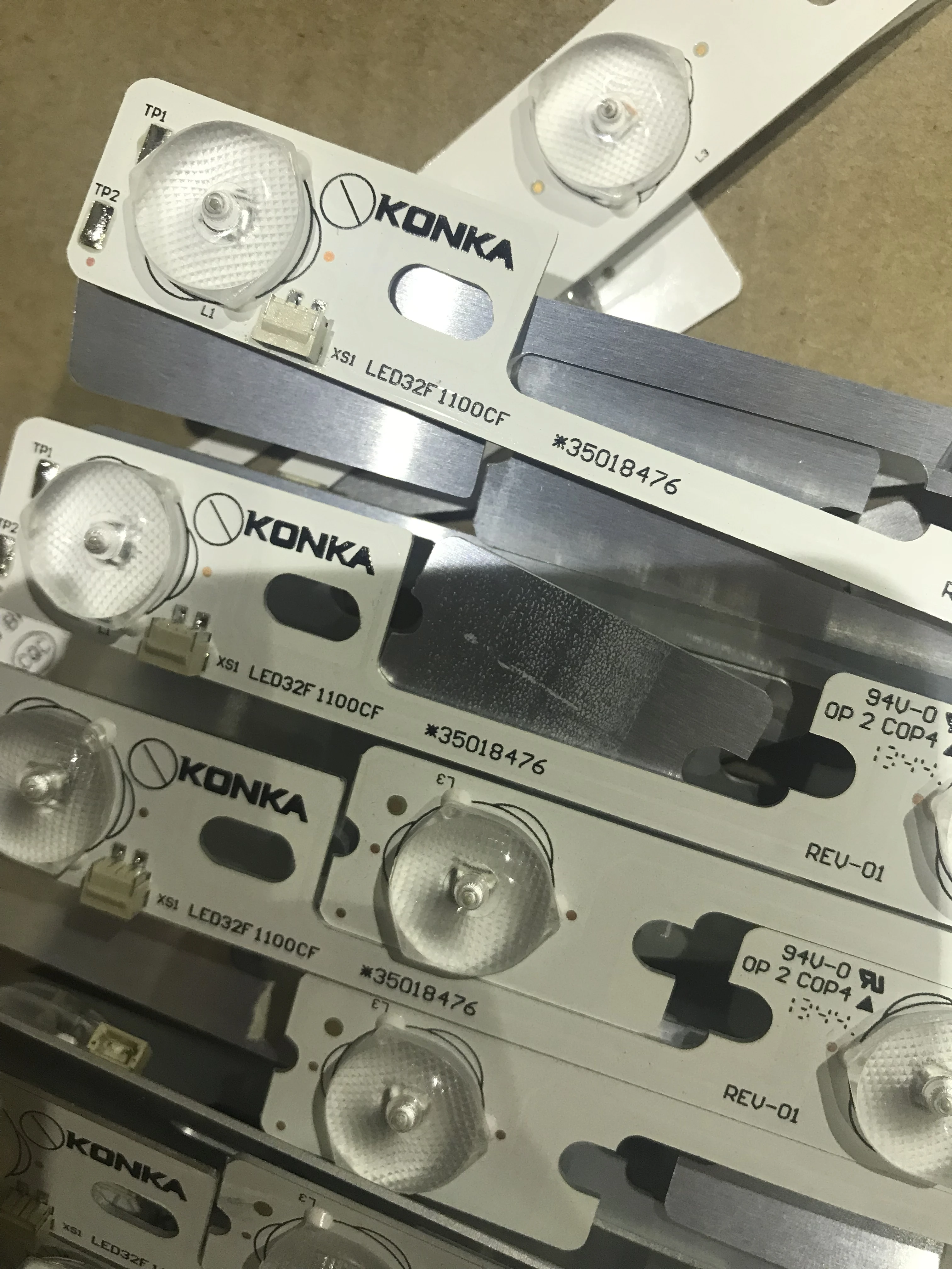 Алюминиевая СВЕТОДИОДНАЯ лента для Konka 32F2300NE 50 шт. * 35018402&#3935018477 35017947 35018476