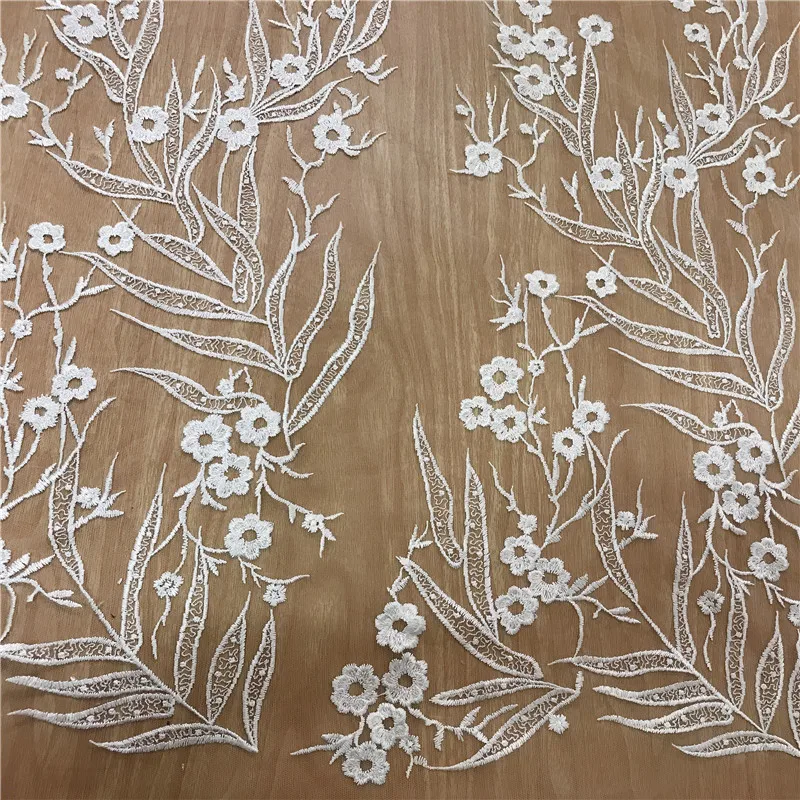 Белое свадебное платье с вышивкой кружевное из французского кружева длинное для