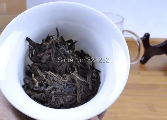 Юньнань Сырье Пуэр Чай торт Шэн Chitse чай Уменьшить Вес пуэр Бесплатная Доставка |