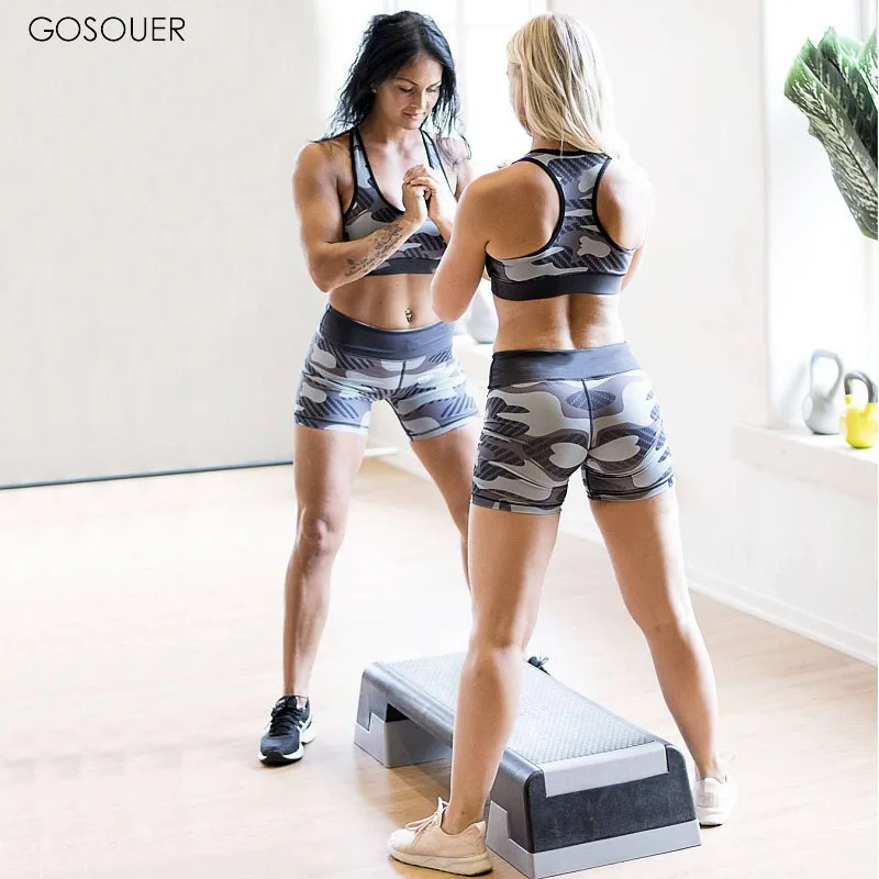 Женский спортивный комплект из 2 предметов жилет с бюстгальтером шорты принтом